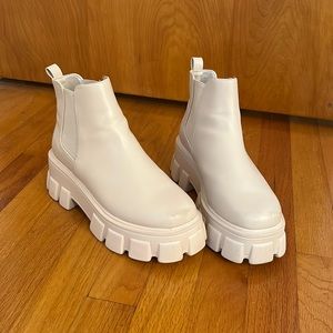 Size WM 7 Forever 21 Tan Chunky Booties